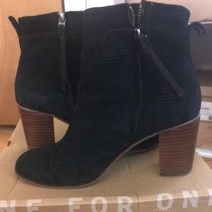 Black Sued ankle boots you TOMS